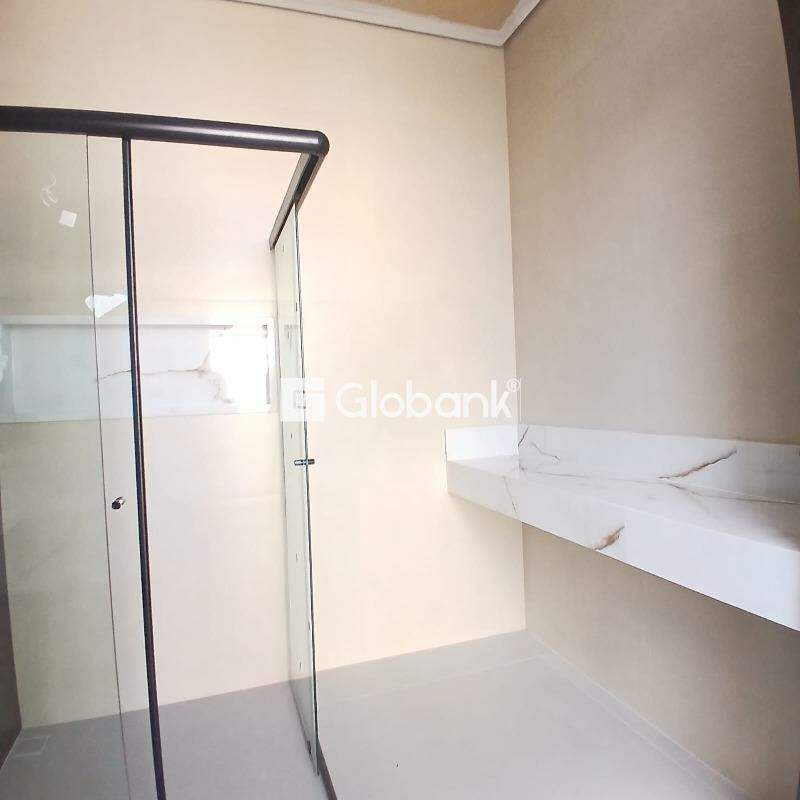 Casa 4 quartos à venda Ibituruna 200m² Montes Claros MG: 