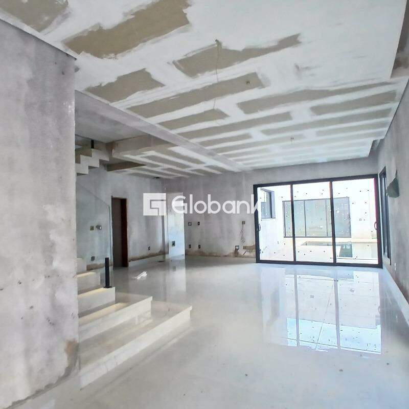 Casa 4 quartos à venda Ibituruna 200m² Montes Claros MG: 