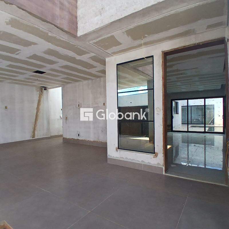 Casa 4 quartos à venda Ibituruna 200m² Montes Claros MG: 