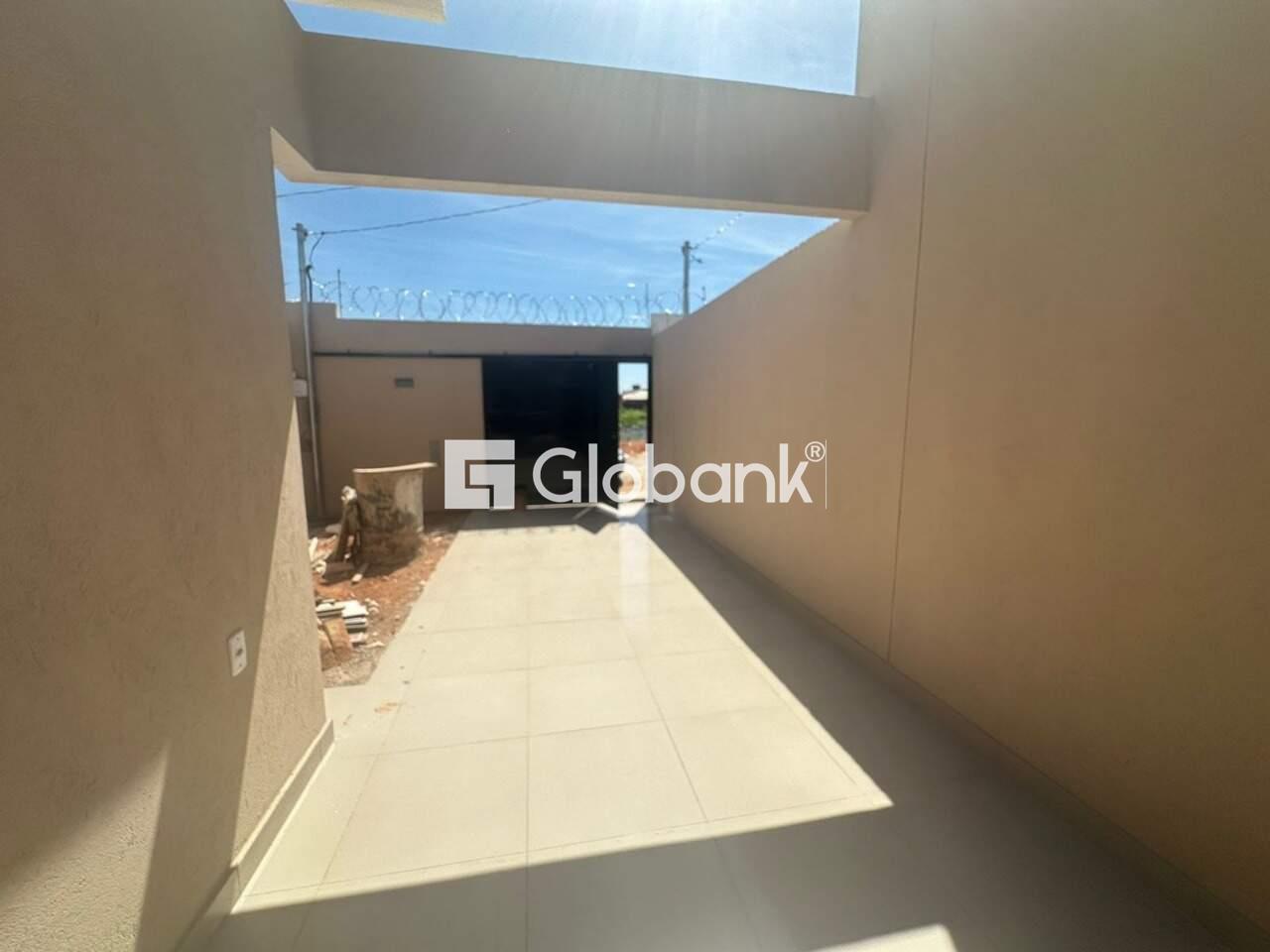 Casa 2 quartos à venda Acácias 47m² Montes Claros MG: Garagem