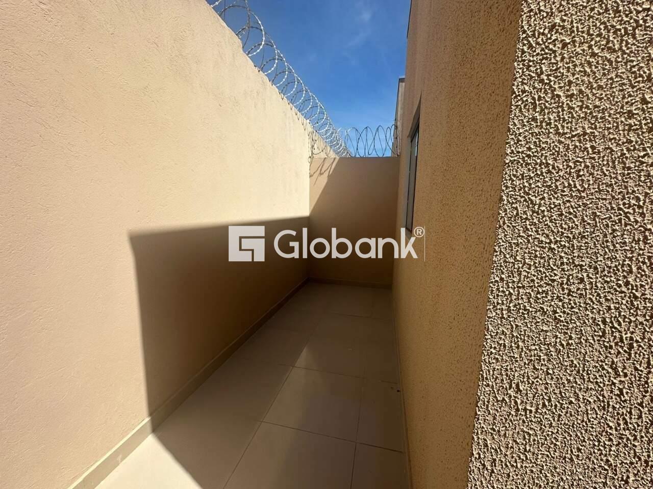 Casa 2 quartos à venda Acácias 47m² Montes Claros MG: Quintal