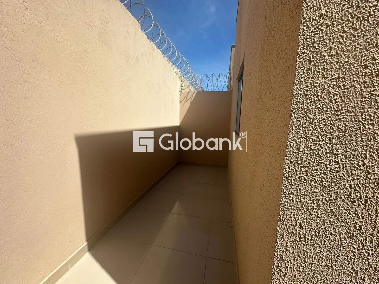 Casa 2 quartos à venda Acácias 47m² Montes Claros MG: Quintal