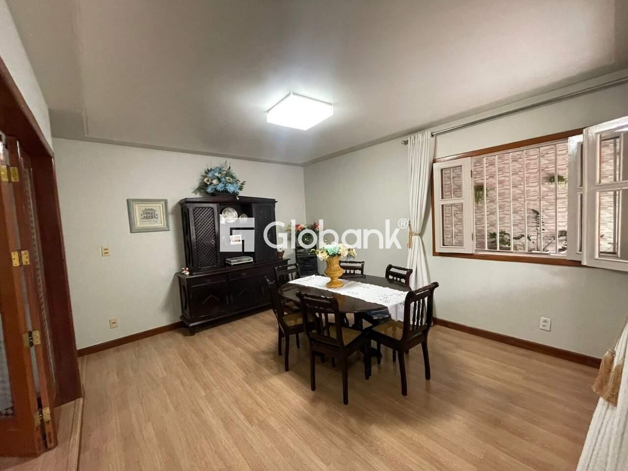 Casa 4 quartos à venda Morada do Sol 255m² Montes Claros MG: Sala de jantar