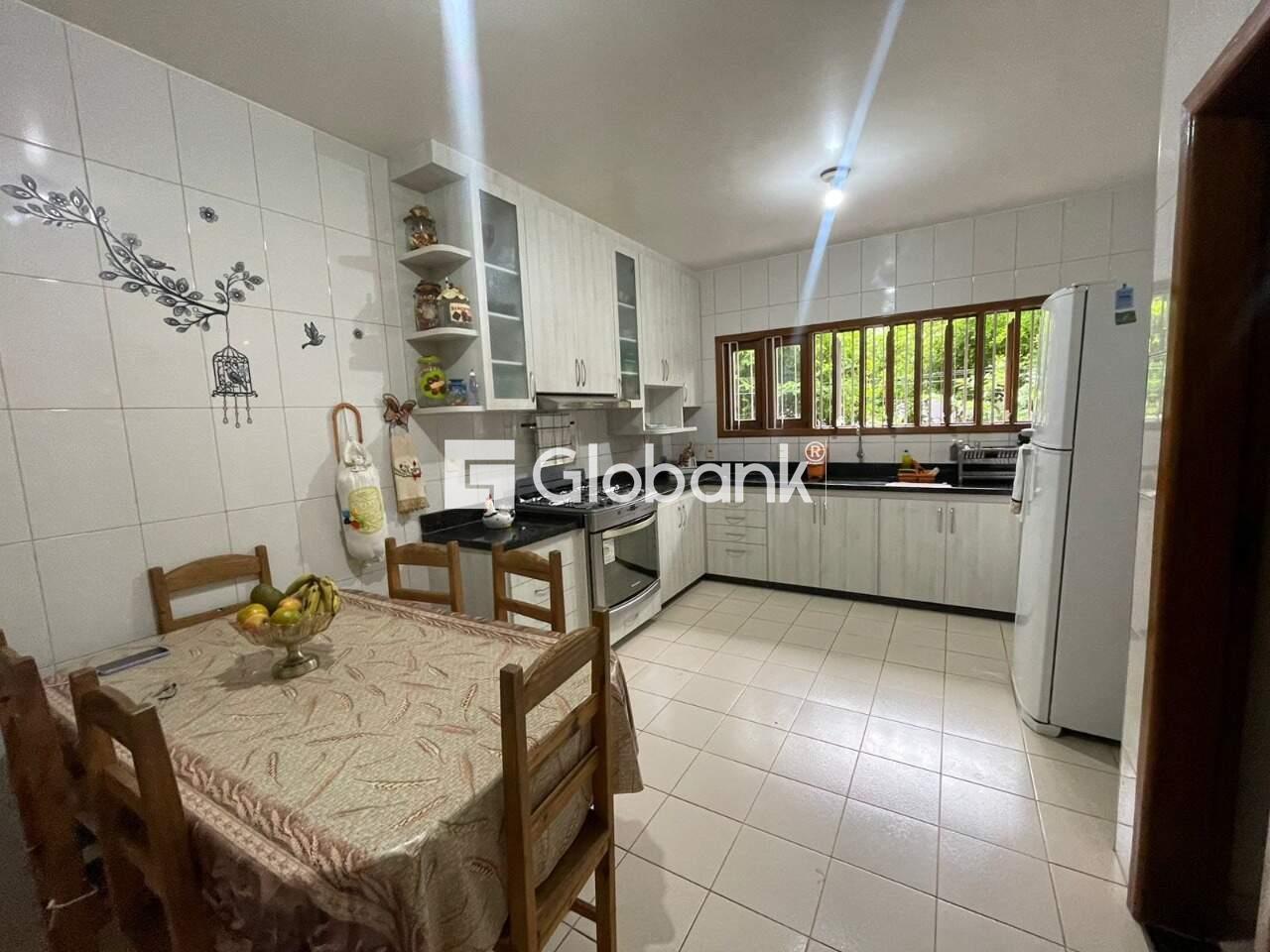 Casa 4 quartos à venda Morada do Sol 255m² Montes Claros MG: Cozinha ampla com arm rios