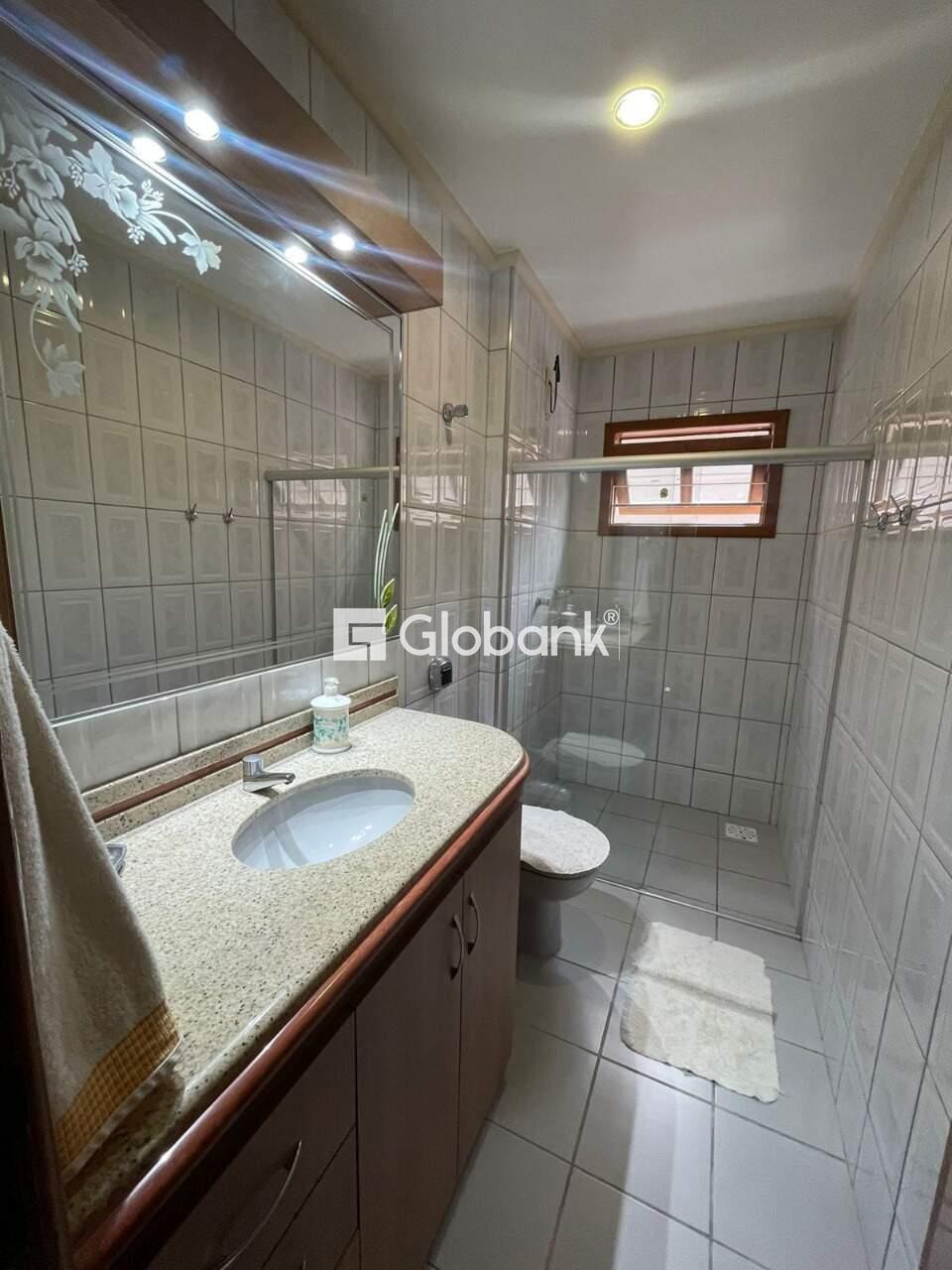 Casa 4 quartos à venda Morada do Sol 255m² Montes Claros MG: Banheiro - rea de servi o