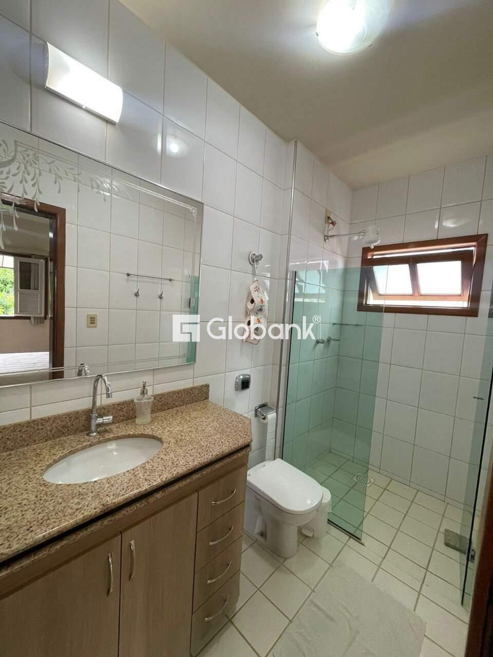 Casa 4 quartos à venda Morada do Sol 255m² Montes Claros MG: Banheiro social segundo piso