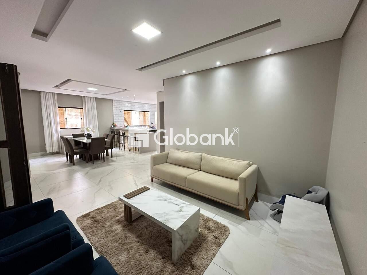 Casa 3 quartos à venda Barcelona Park 230m² Montes Claros MG: Sala de estar