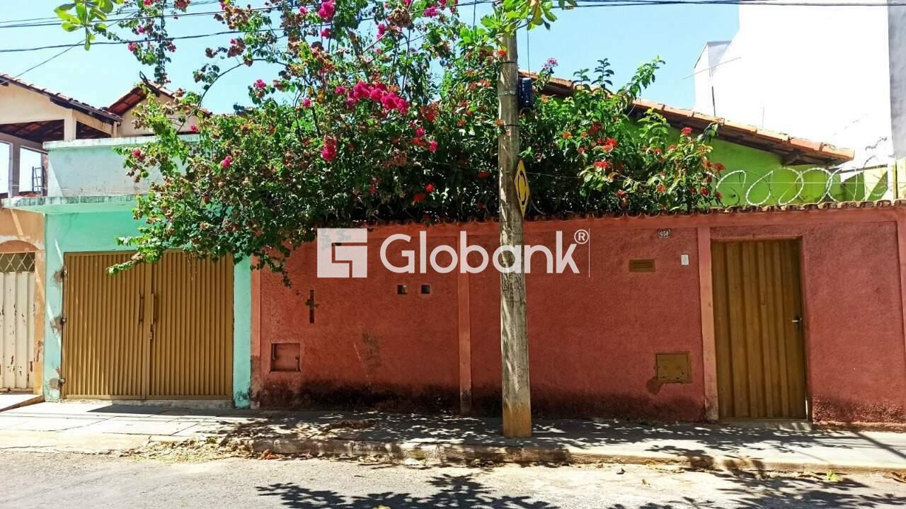 Casa 3 quartos à venda Roxo Verde 200m² Montes Claros MG: Fachada da casa