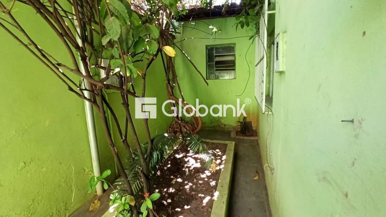 Casa 3 quartos à venda Roxo Verde 200m² Montes Claros MG: Jardim