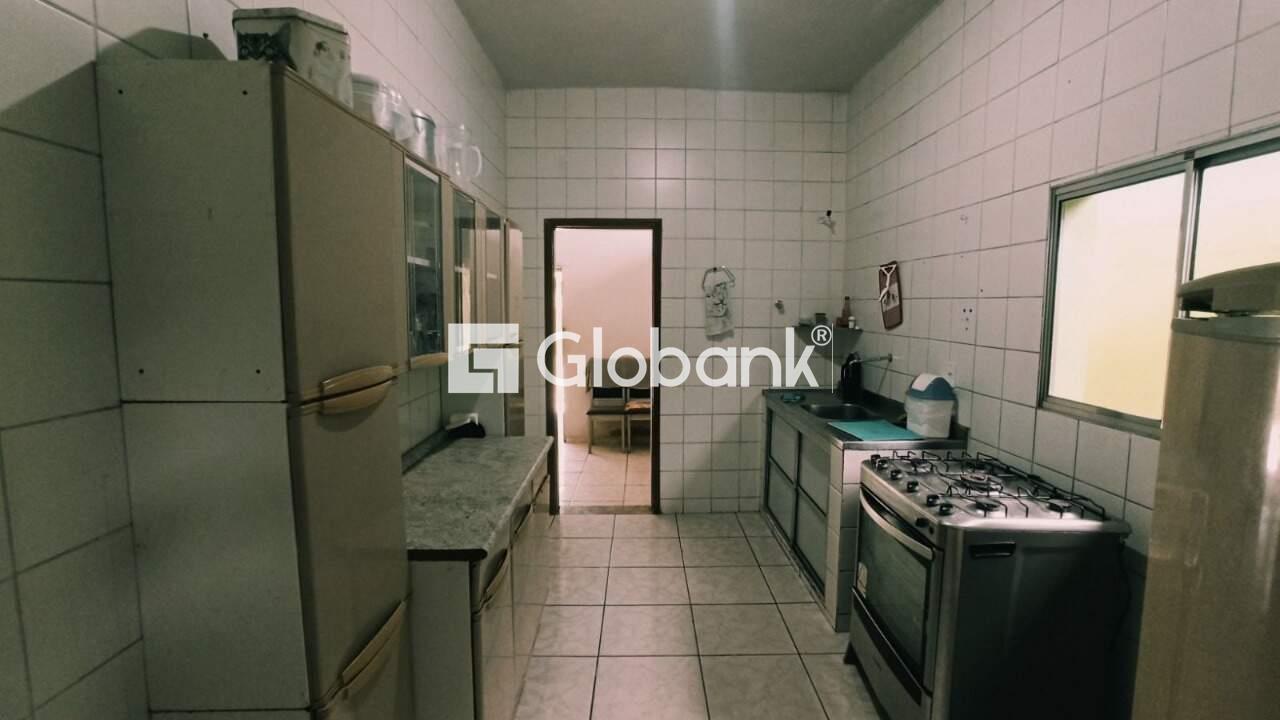 Casa 3 quartos à venda Roxo Verde 200m² Montes Claros MG: COZINHA