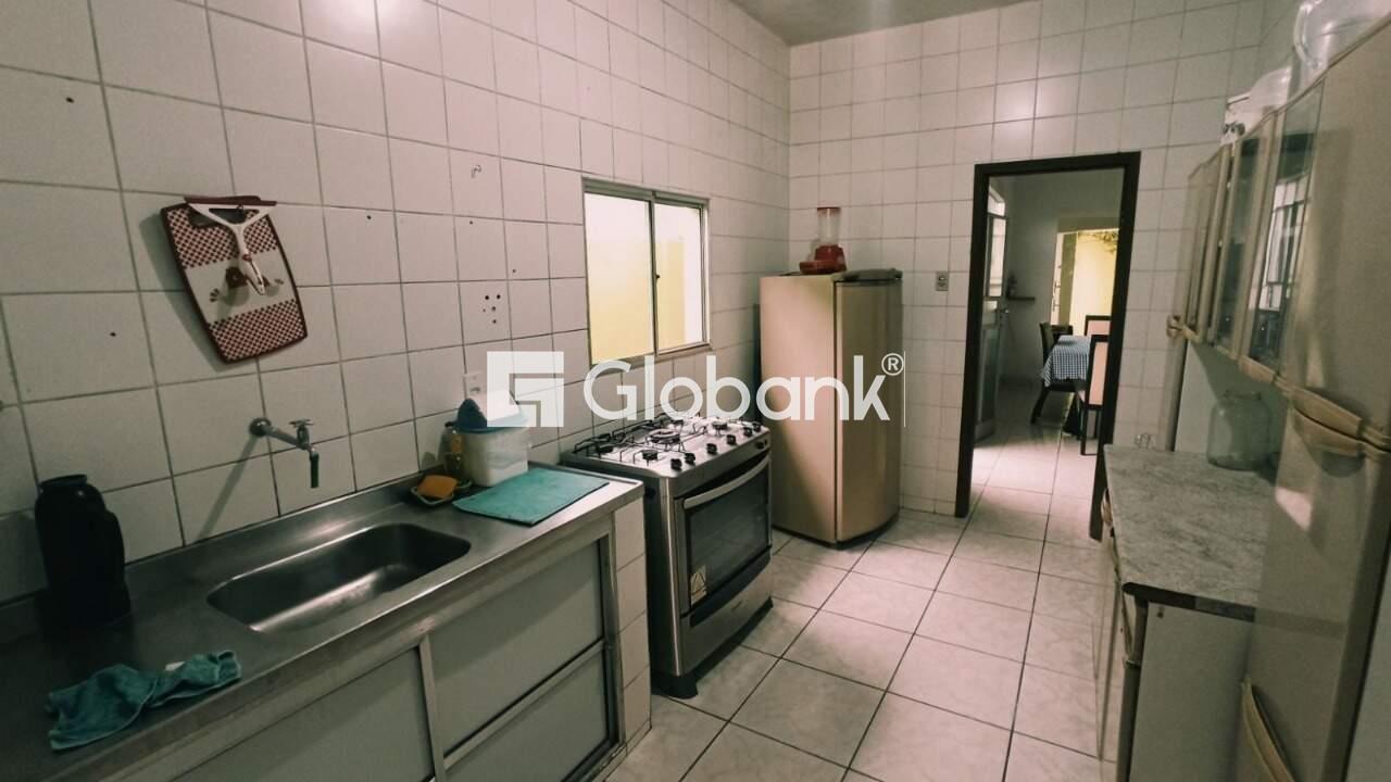 Casa 3 quartos à venda Roxo Verde 200m² Montes Claros MG: COZINHA