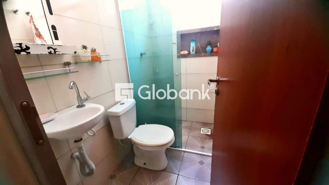Casa 2 quartos à venda Dona Gregória 60m² Montes Claros MG: BANHEIRO SOCIAL