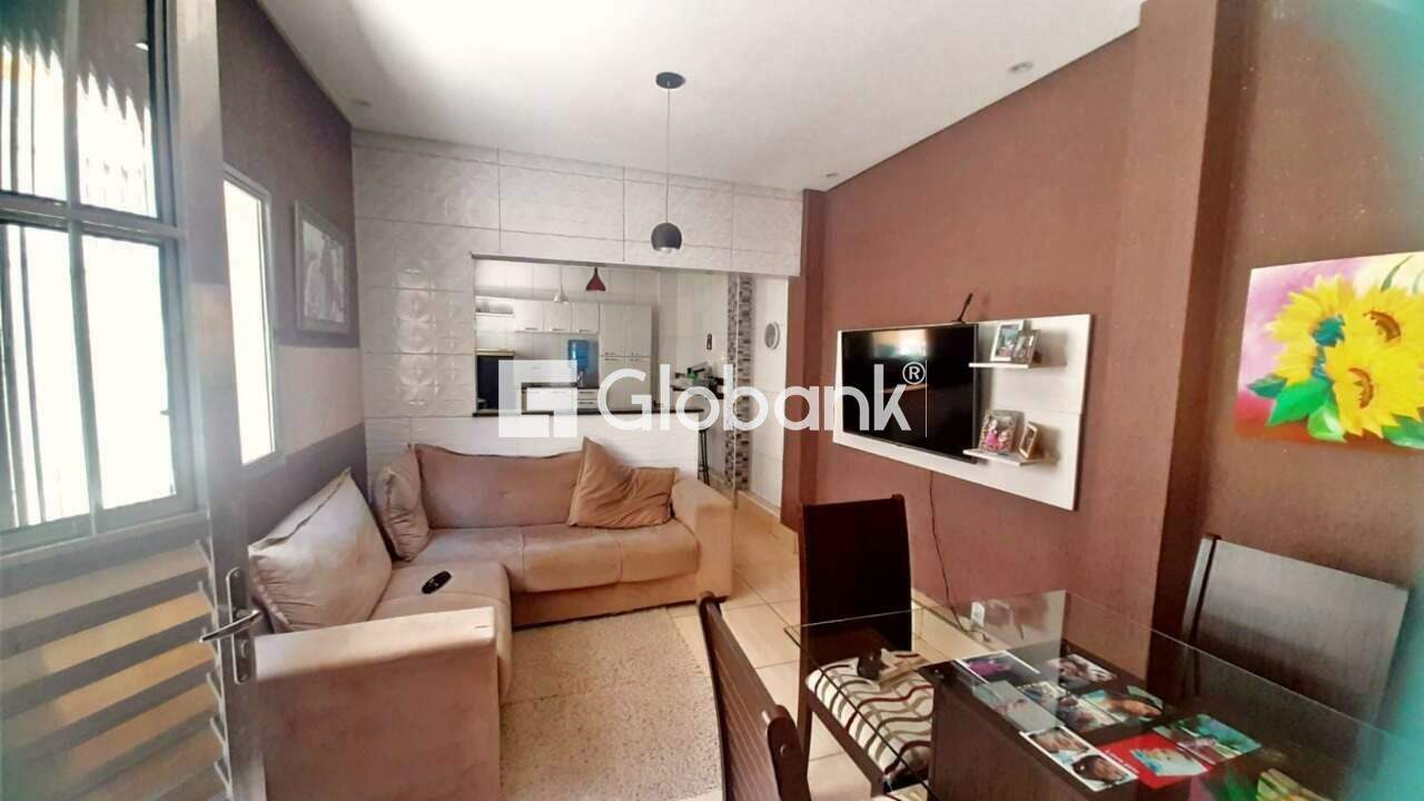 Casa 2 quartos à venda Dona Gregória 60m² Montes Claros MG: SALA