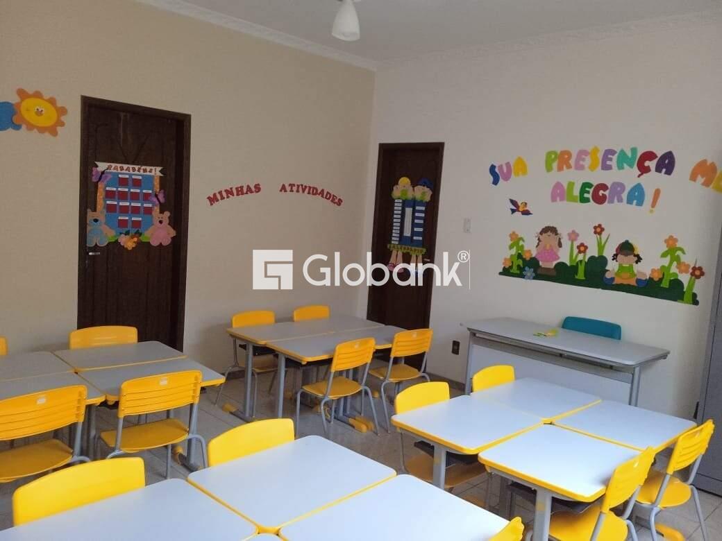 Casa 5 quartos à venda Cândida Câmara 163m² Montes Claros MG: Quarto