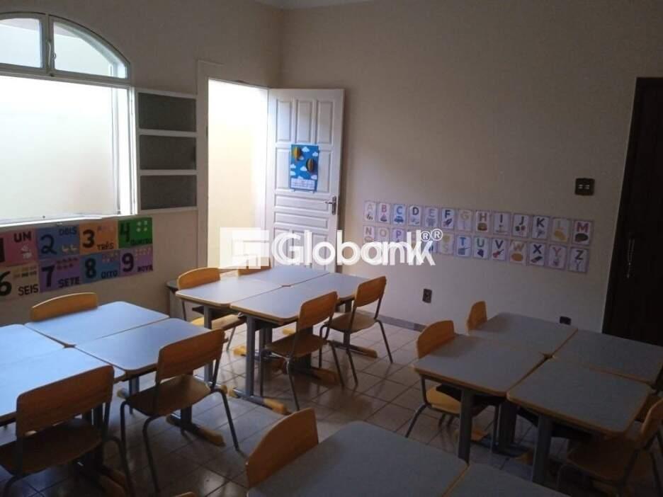 Casa 5 quartos à venda Cândida Câmara 163m² Montes Claros MG: Quarto