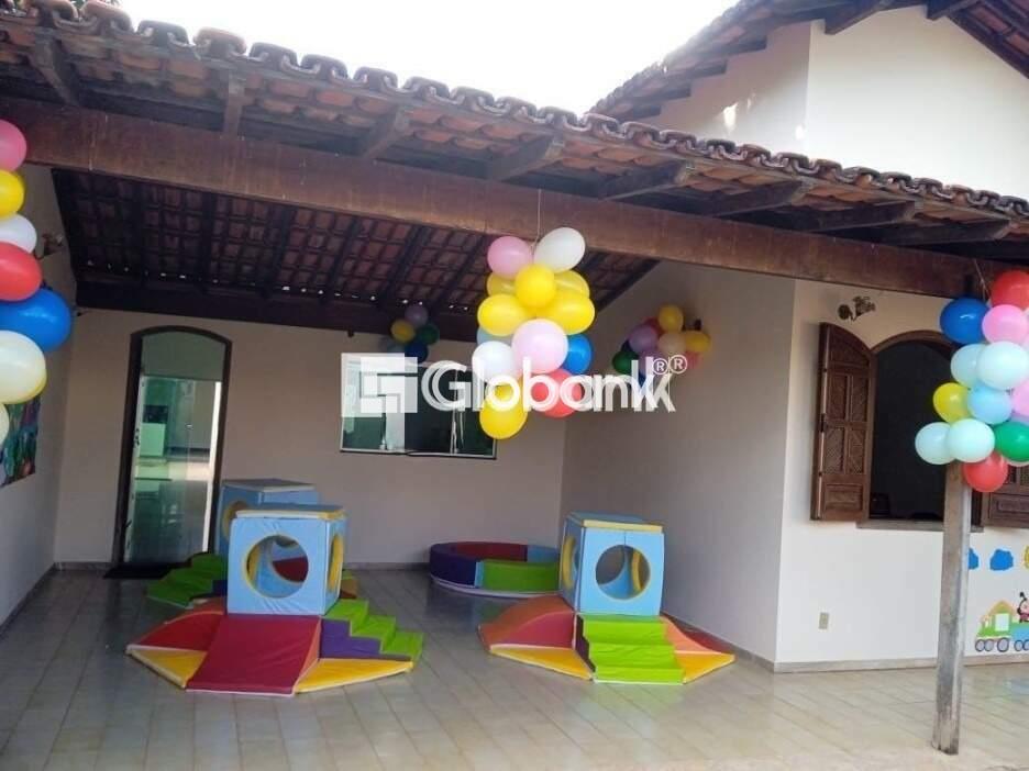 Casa 5 quartos à venda Cândida Câmara 163m² Montes Claros MG: Fachada