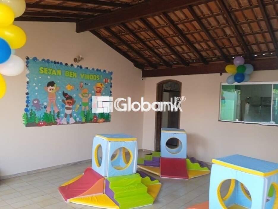Casa 5 quartos à venda Cândida Câmara 163m² Montes Claros MG: Varanda