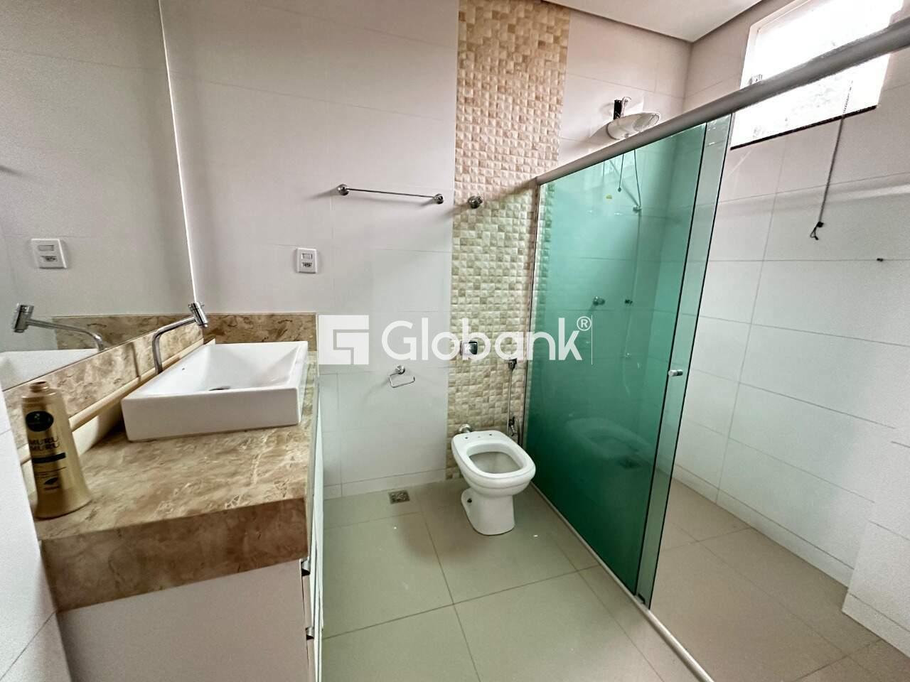 Casa 3 quartos à venda Planalto 240m² Montes Claros MG: Suite