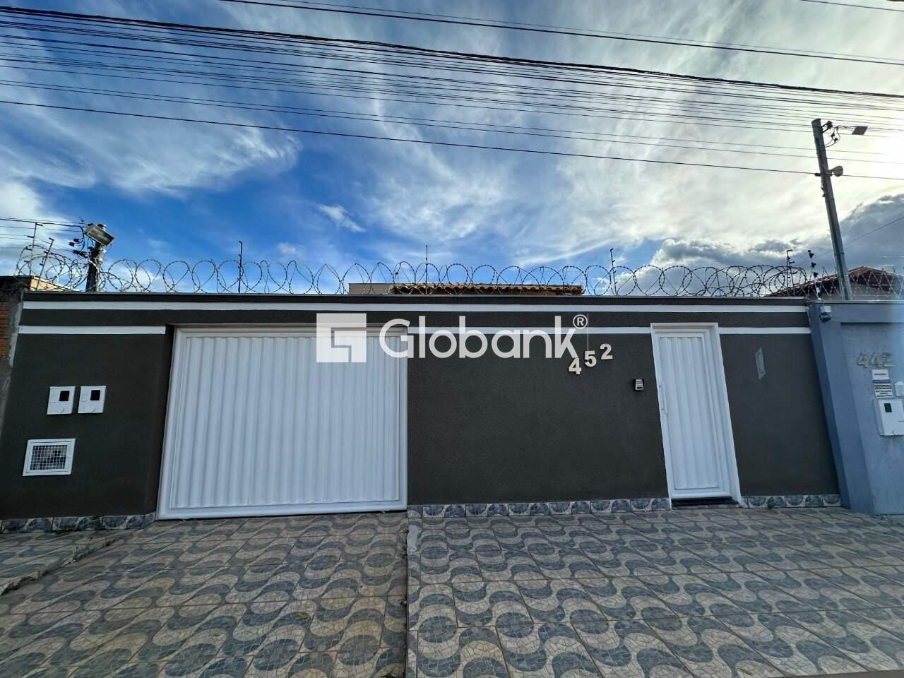 Casa 3 quartos à venda Planalto 240m² Montes Claros MG: Fachada