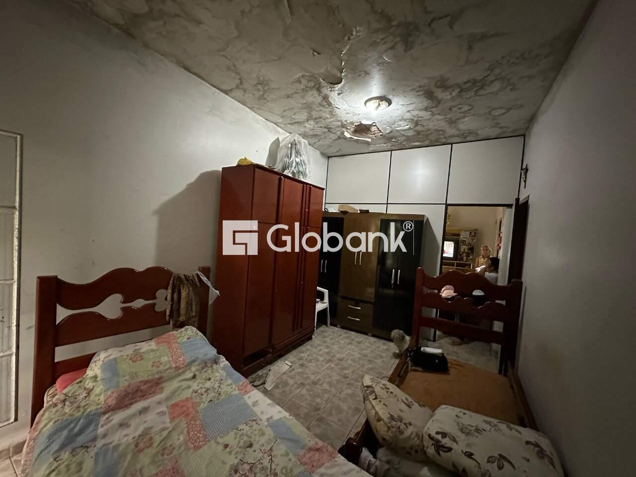 Casa 3 quartos à venda Vila Guilhermina 150m² Montes Claros MG: quarto