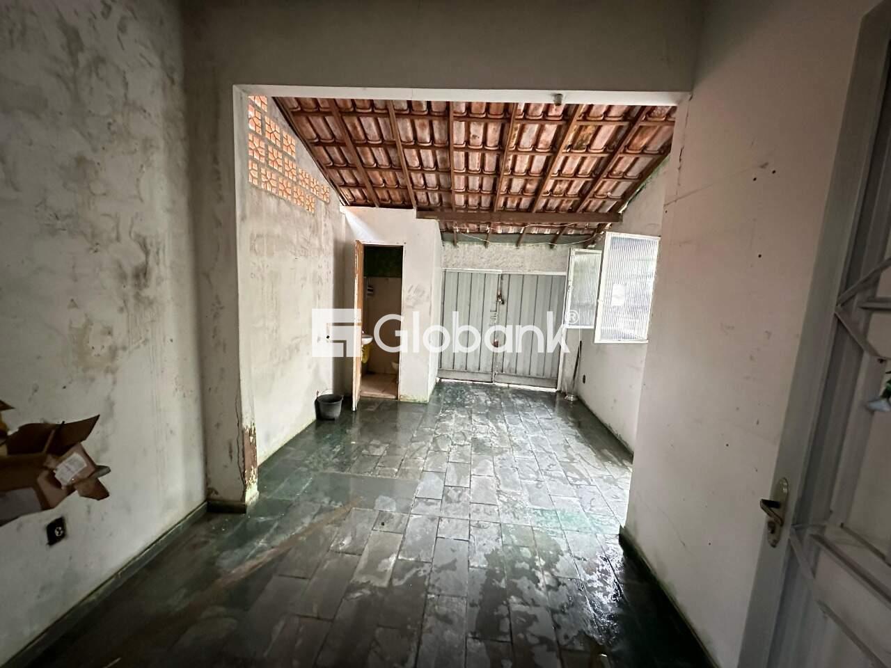 Casa 3 quartos à venda Vila Guilhermina 150m² Montes Claros MG: garagem