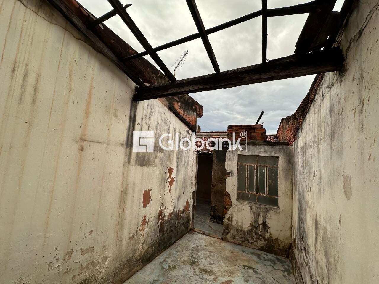 Casa 3 quartos à venda Vila Guilhermina 150m² Montes Claros MG: barrac o