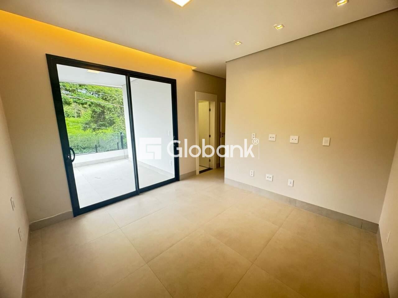 Casa 3 quartos à venda Ibituruna 160m² Montes Claros MG: Quarto su te com varanda
