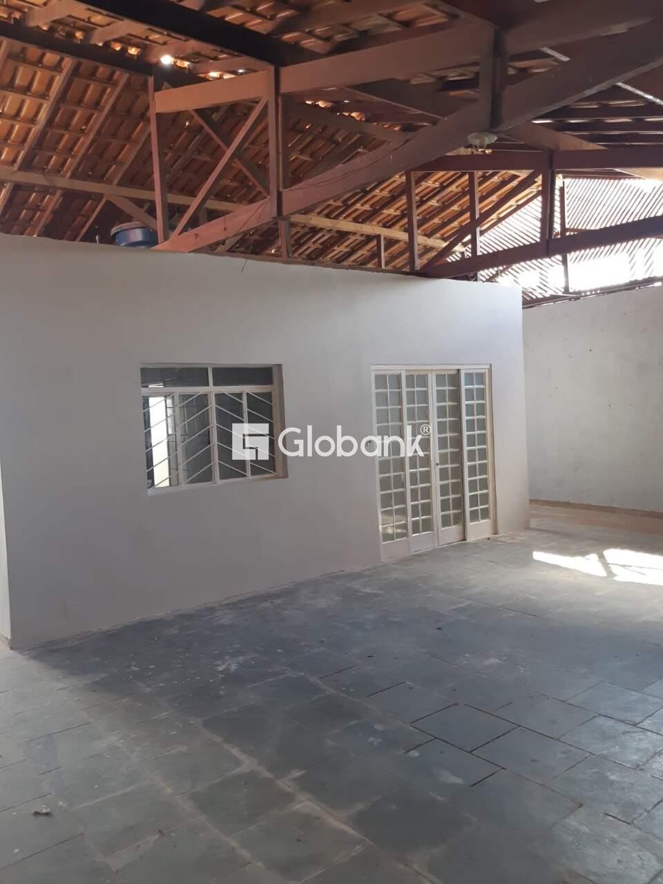 Casa 2 quartos à venda Vila Sion 180m² Montes Claros MG: GARAGEM
