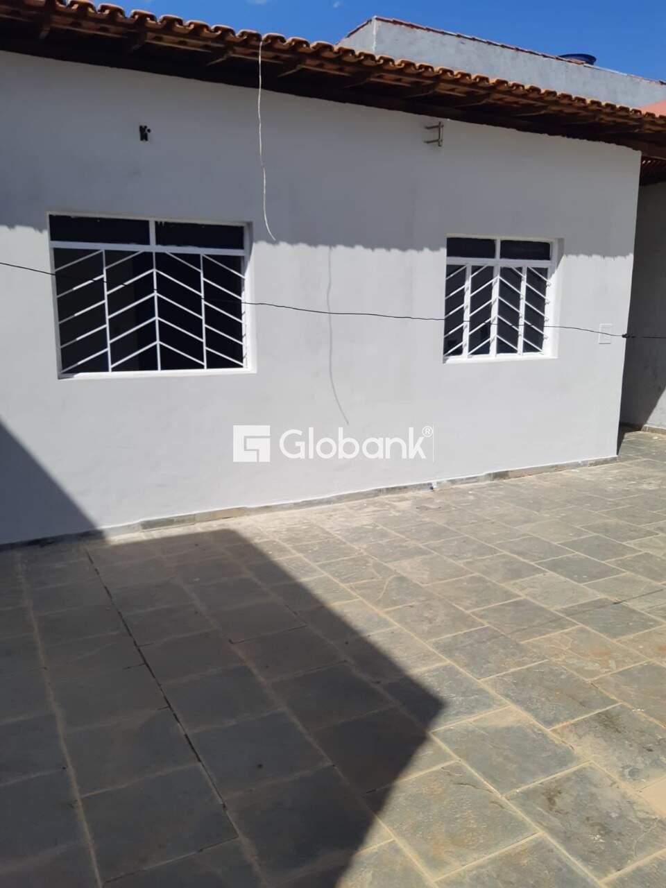 Casa 2 quartos à venda Vila Sion 180m² Montes Claros MG: QUINTAL