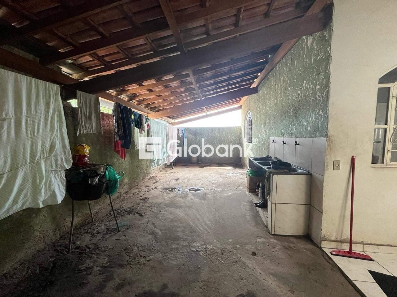 Casa 2 quartos à venda Lourdes 138m² Montes Claros MG: rea de servi o