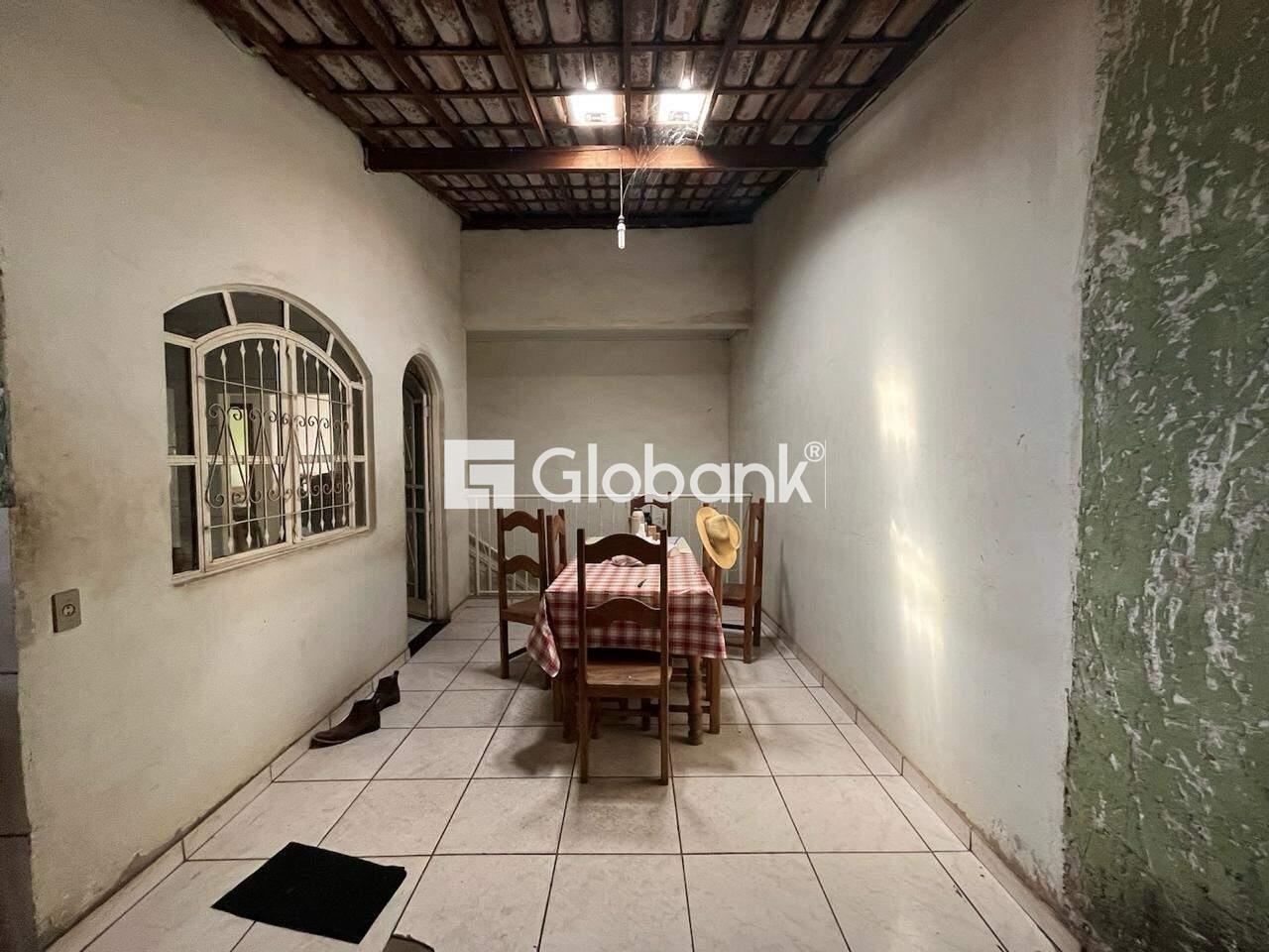 Casa 2 quartos à venda Lourdes 138m² Montes Claros MG: rea externa