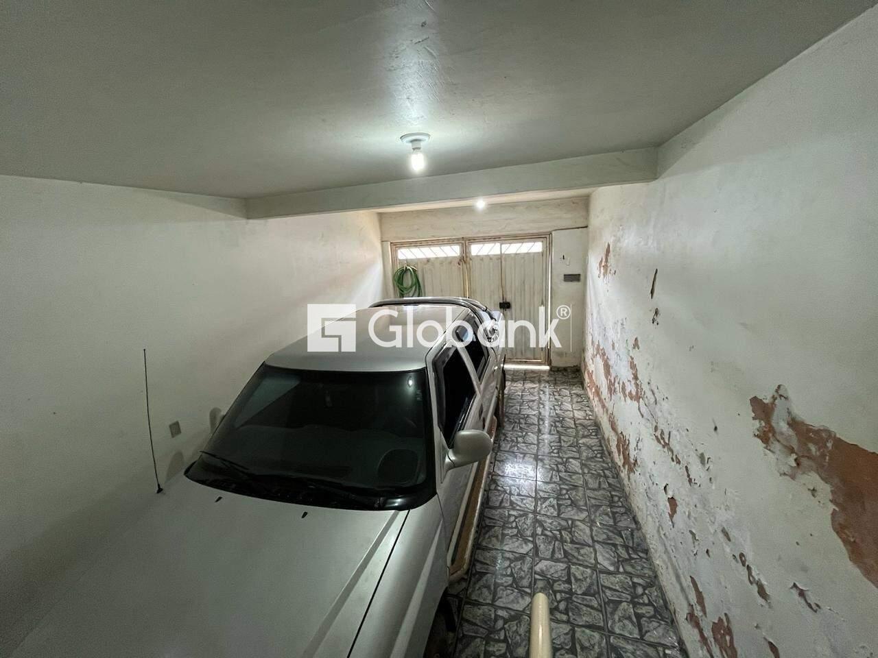 Casa 2 quartos à venda Lourdes 138m² Montes Claros MG: Garagem