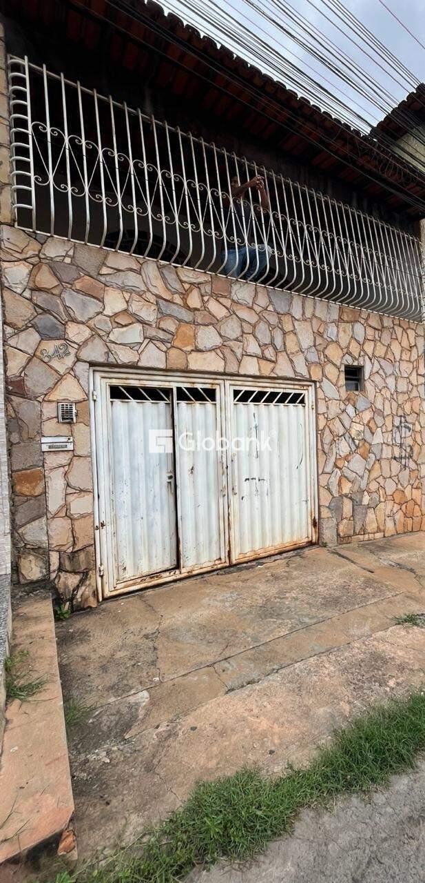 Casa 2 quartos à venda Lourdes 138m² Montes Claros MG: Frente da casa
