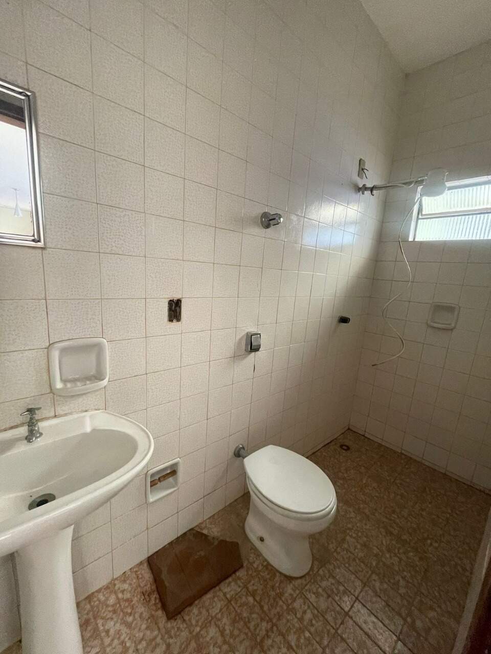 Casa 4 quartos à venda Santa Rita I 135m² Montes Claros MG: Banheiro Social