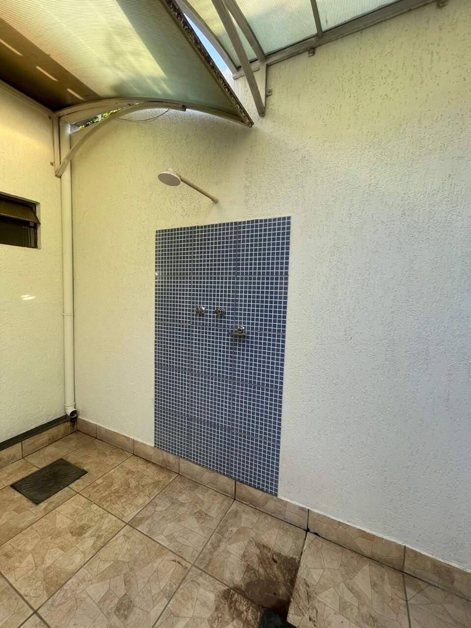 Casa 4 quartos à venda Santa Rita I 135m² Montes Claros MG: Ducha