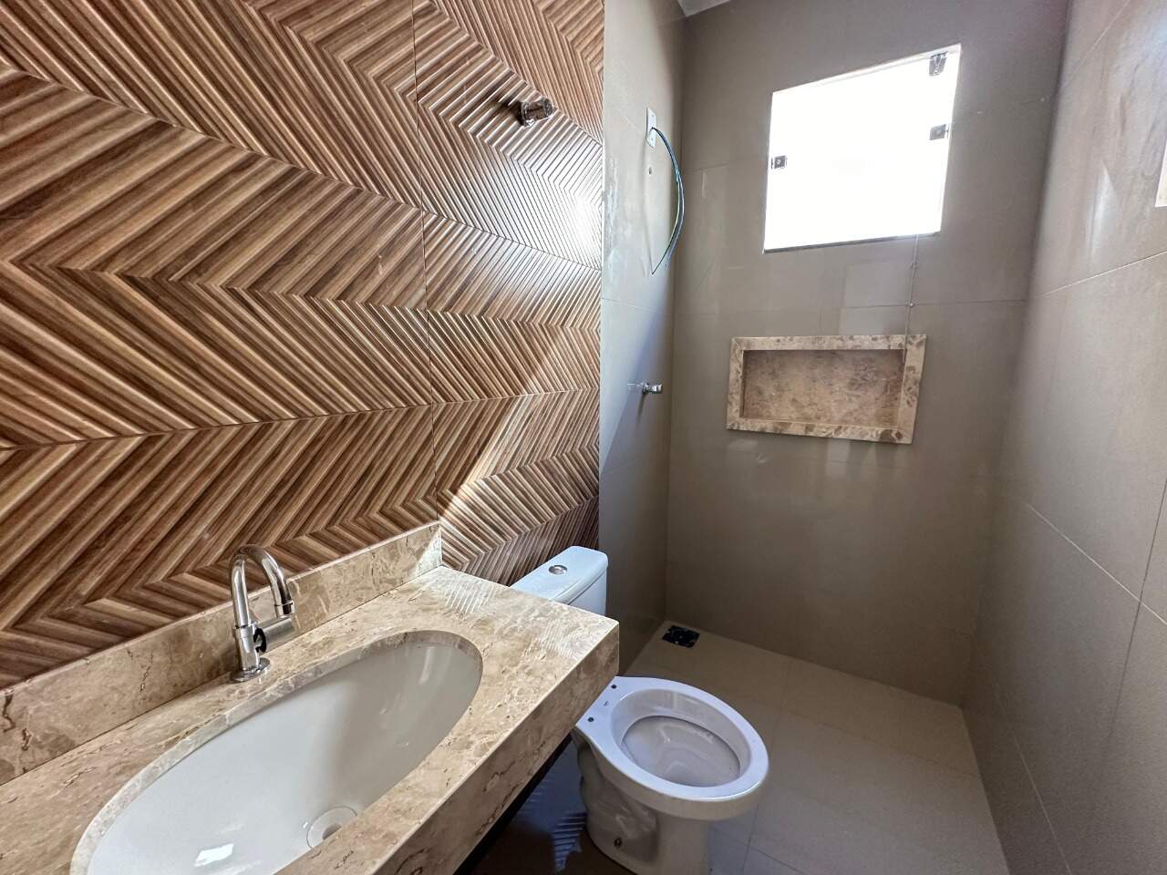 Casa 3 quartos para aluguel Delfino Magalhães 78m² Montes Claros MG: Banheiro Social