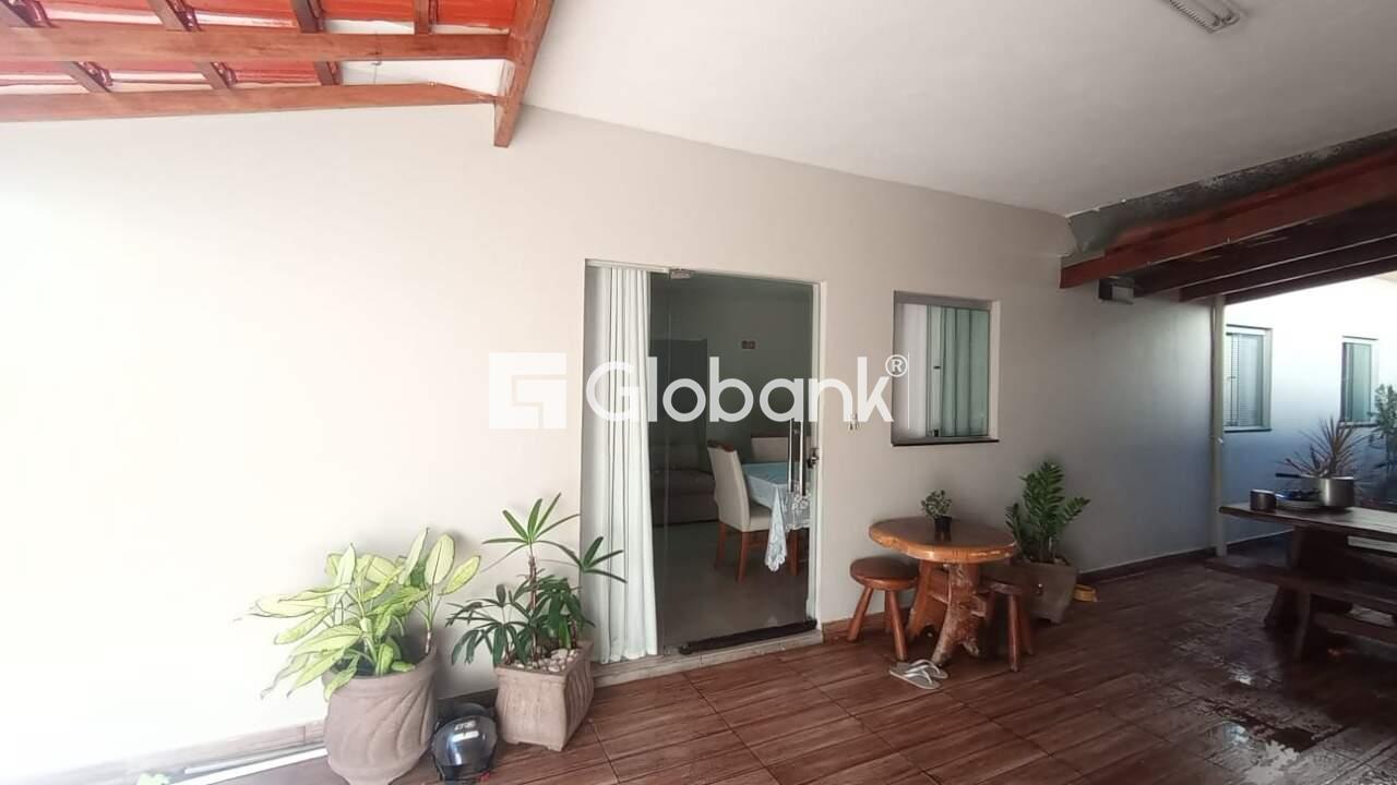 Casa 3 quartos à venda Alto Floresta 100m² Montes Claros MG: 1af398b6-bdb7-4c55-a049-d1cadd134c71