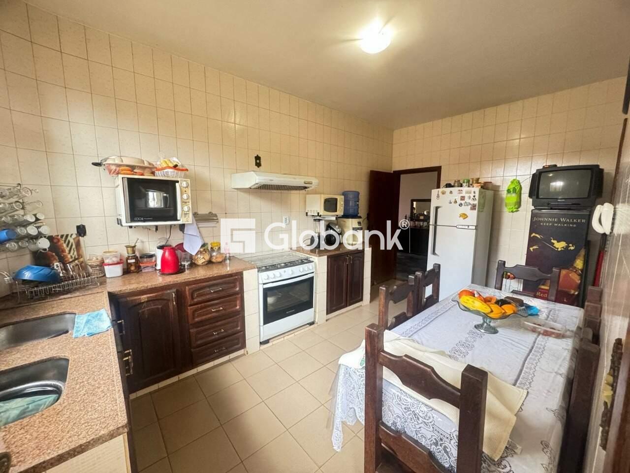 Casa 4 quartos à venda Augusta Mota 600m² Montes Claros MG: 