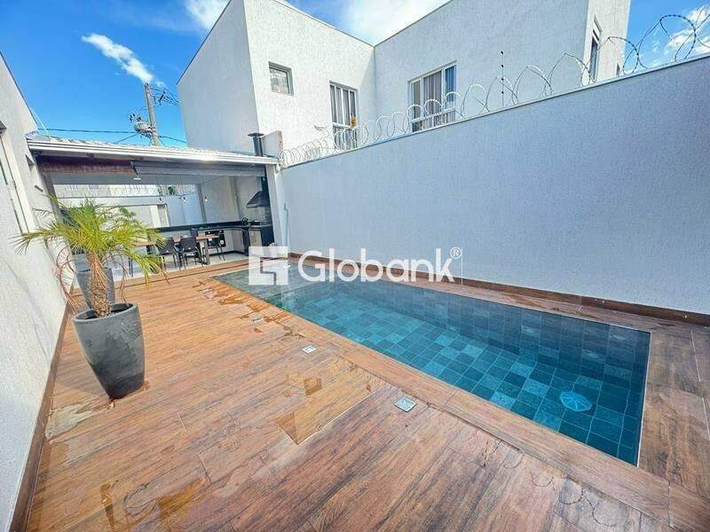 Casa 3 quartos à venda Ibituruna 150m² Montes Claros MG: