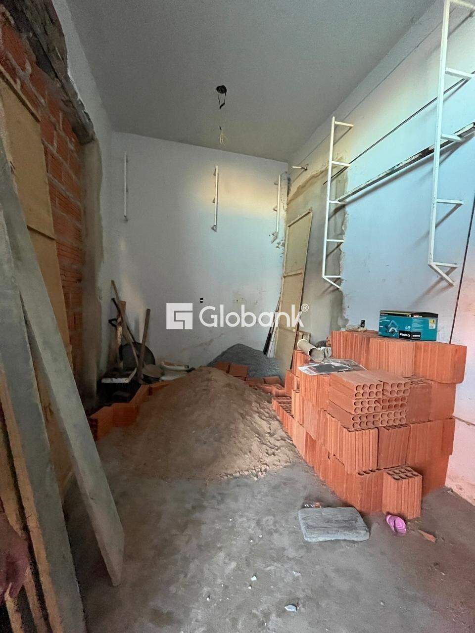 Casa 7 quartos à venda Santa Lúcia 0m² Montes Claros MG: Ponto comercial em acabamento.