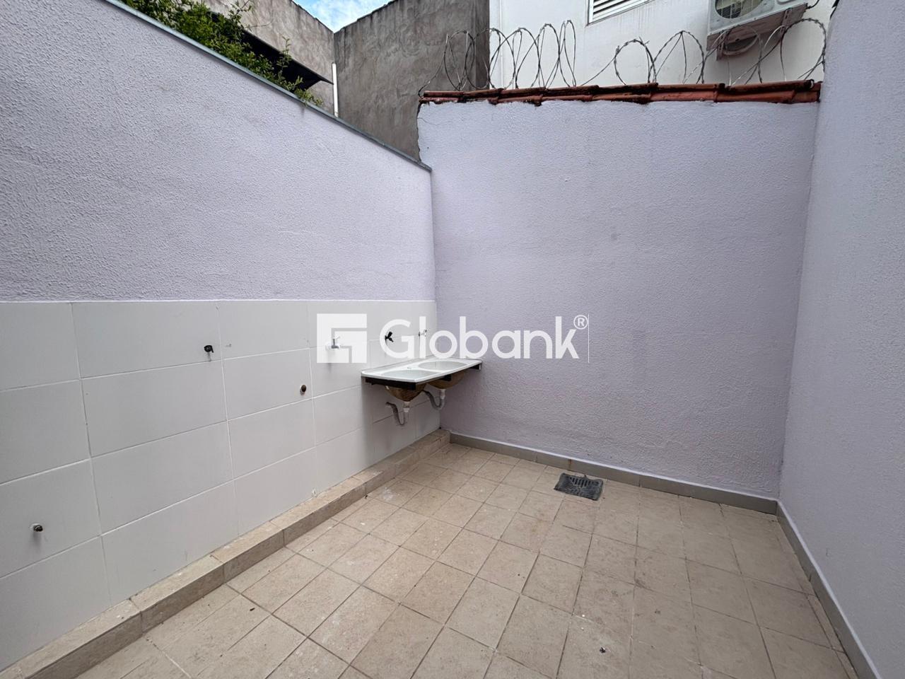 Casa 2 quartos para aluguel Major Prates 70m² Montes Claros MG: Área de serviço