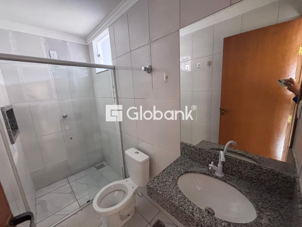 Casa 2 quartos para aluguel Major Prates 70m² Montes Claros MG: Banheiro suite