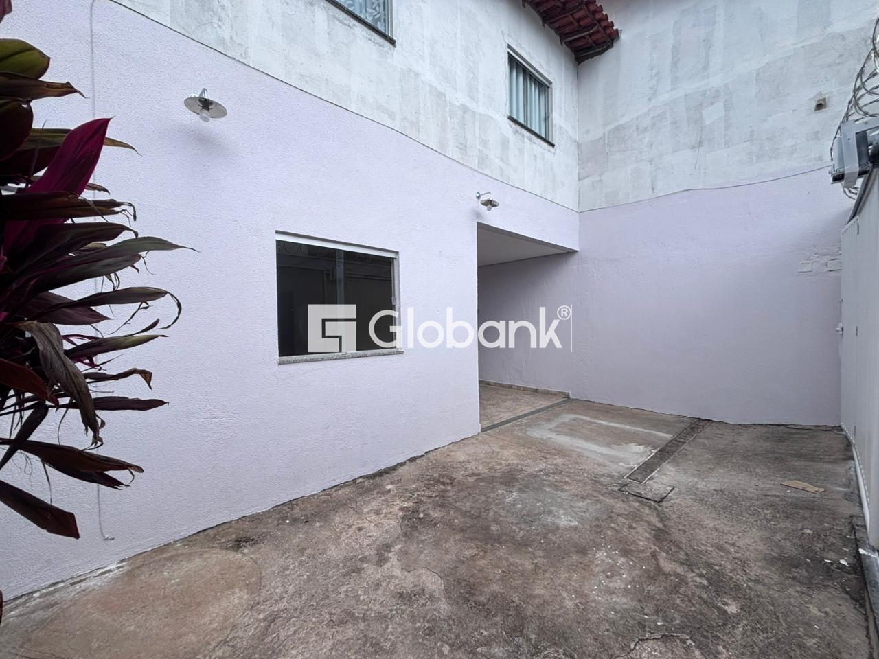 Casa 2 quartos para aluguel Major Prates 70m² Montes Claros MG: Entrada/Garagem