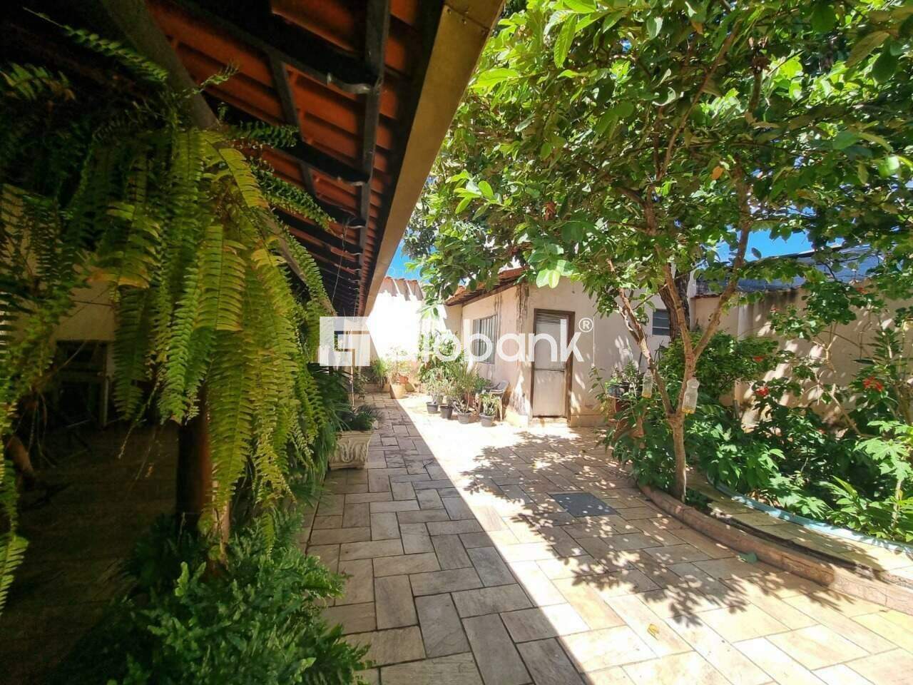 Casa 5 quartos à venda Centro 0m² Montes Claros MG: