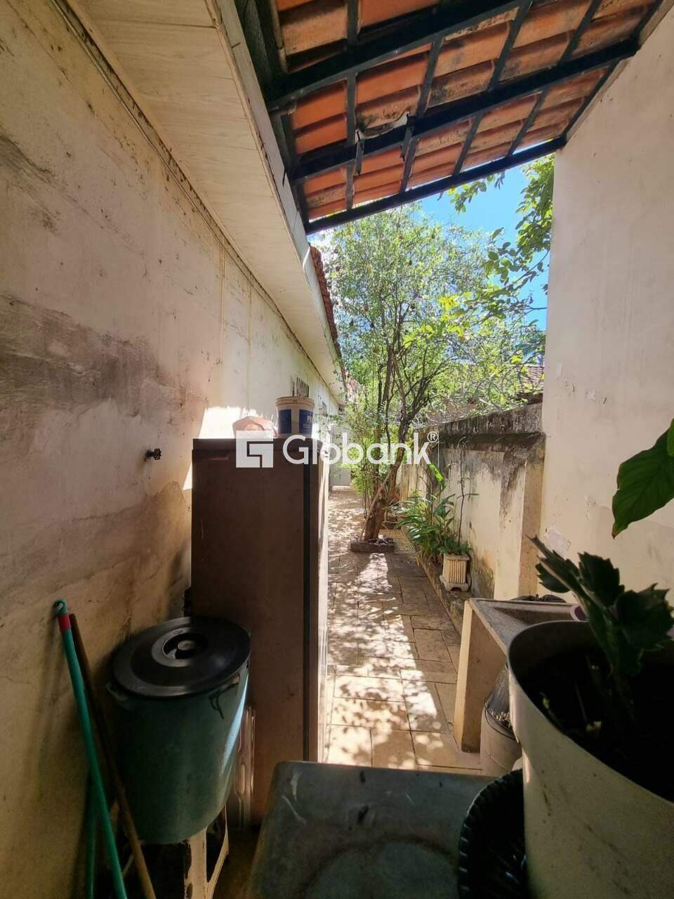 Casa 5 quartos à venda Centro 0m² Montes Claros MG: REA DE SERVI O
