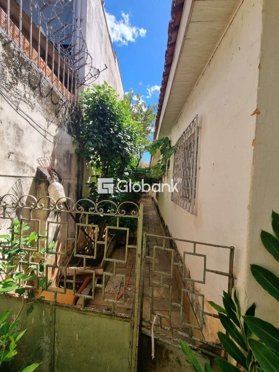 Casa 5 quartos à venda Centro 0m² Montes Claros MG: