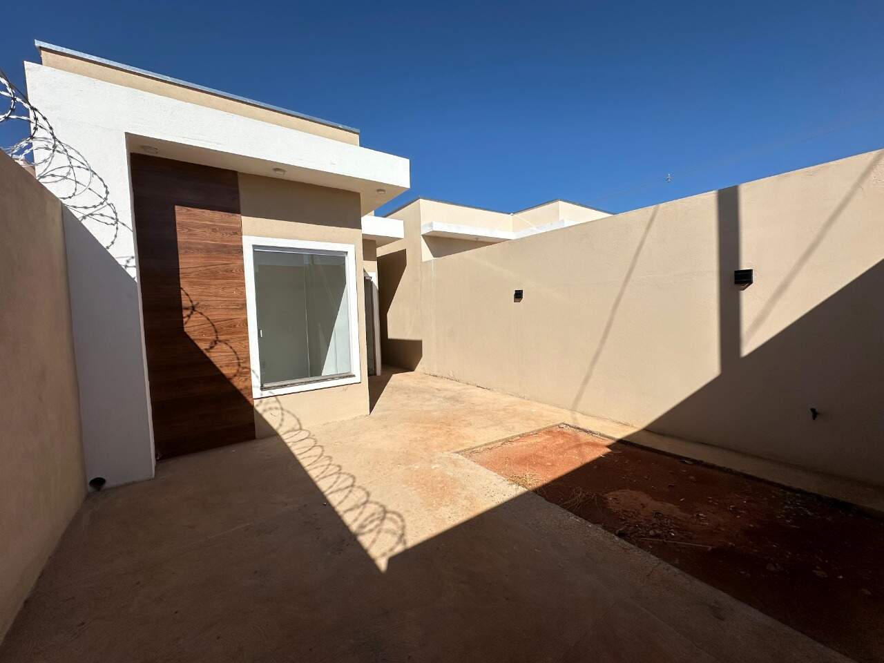 Casa 3 quartos para aluguel Delfino Magalhães 78m² Montes Claros MG: Fachada interna