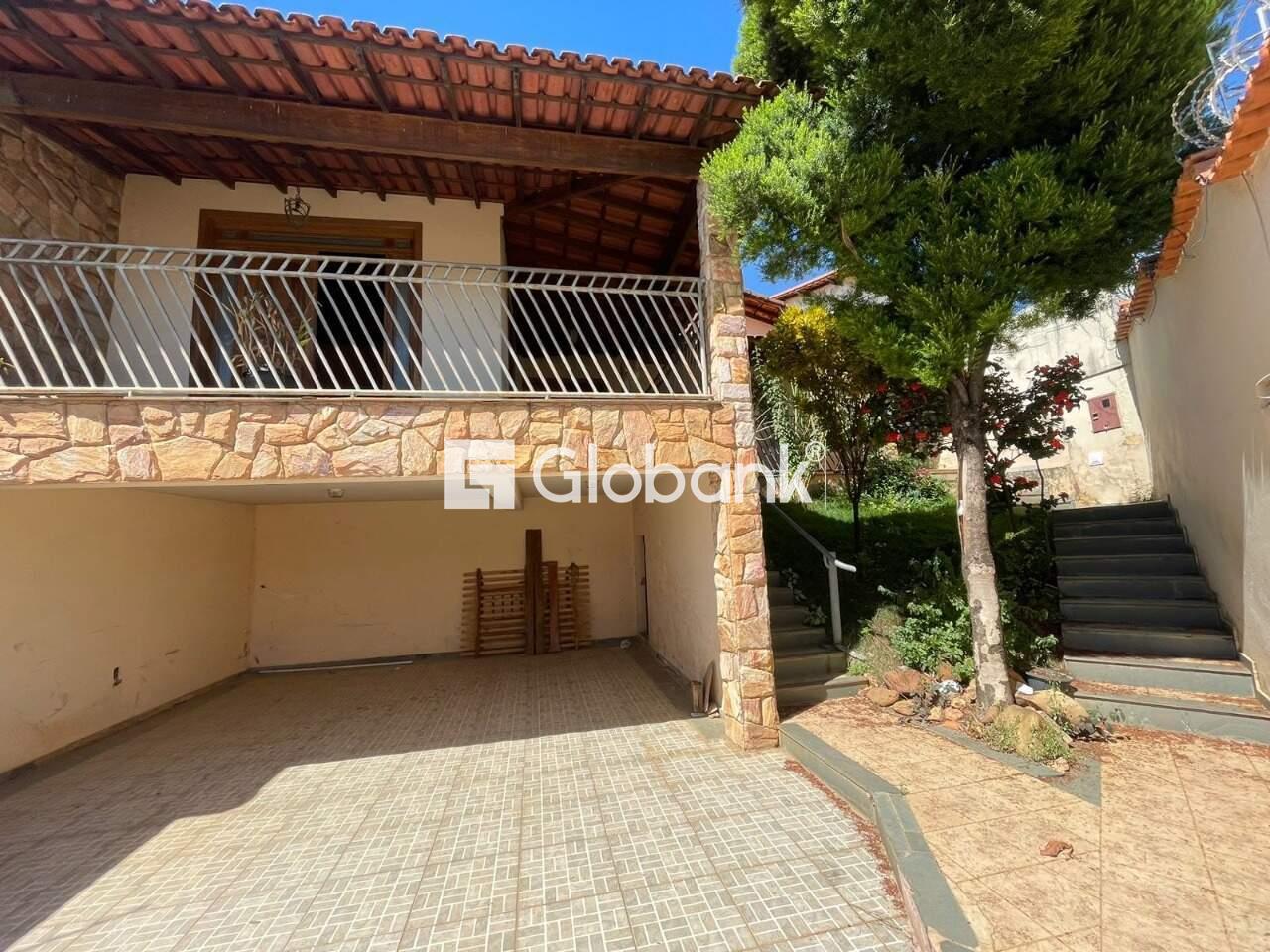Casa 4 quartos à venda Vila Regina 140m² Montes Claros MG: SACADA-GARAGEM