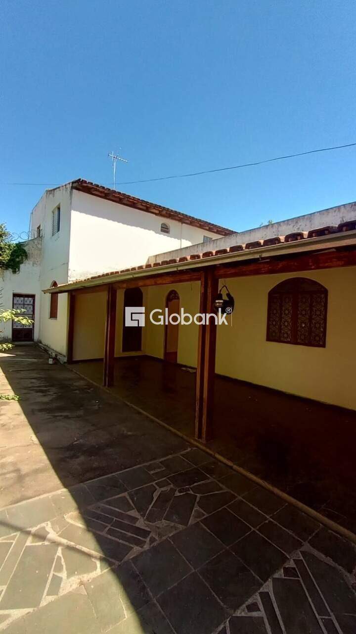 Casa 4 quartos à venda Vila Greice 170m² Montes Claros MG: 