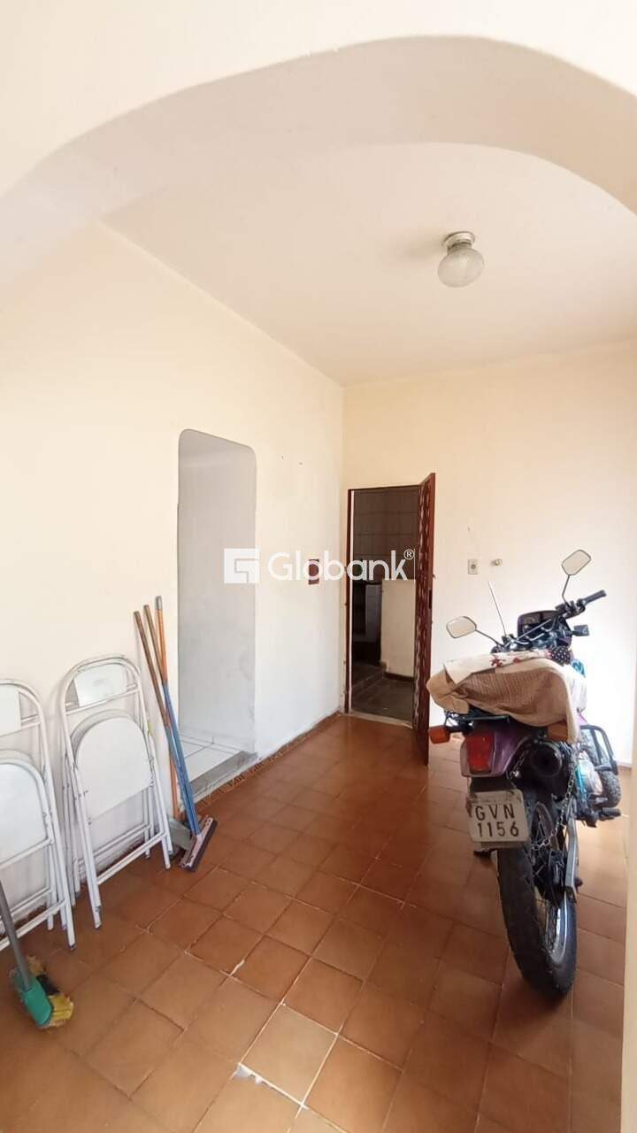 Casa 4 quartos à venda Vila Greice 170m² Montes Claros MG: 